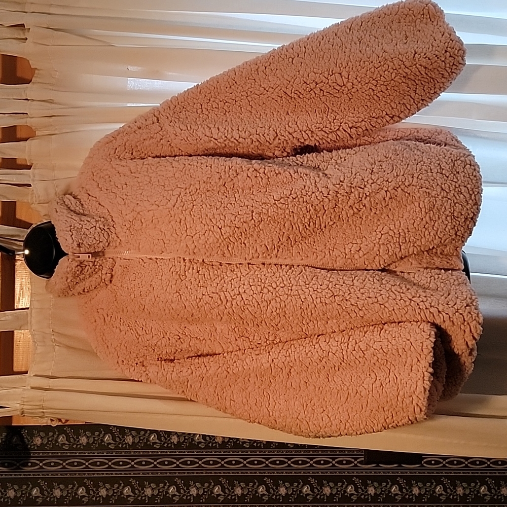 Light winter jacket. 1x. Light creamish pinkish color. 9 west